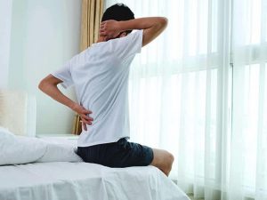 Ursachen für Rückenschmerzen nach Aufstehen